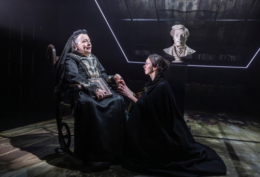 Victoria: a Queen Unbound-The Watermill Theatre.